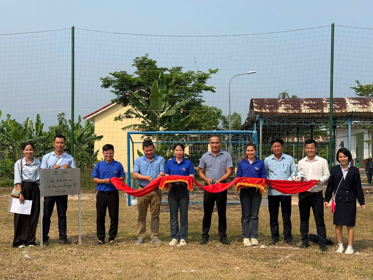 Bữa cơm đầm ấm tại Làng Hòa Bình Quảng Nam